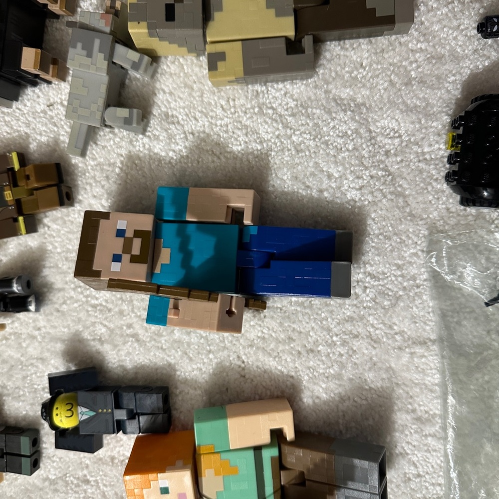 Assorted Minecraft, Roblox and Lego figurines - Picture 4 of 5
